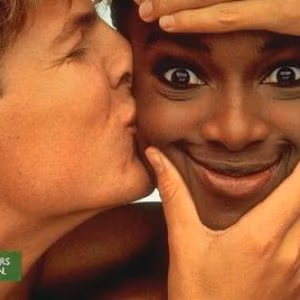 Peau claire et peau sombre - Pub Benetton