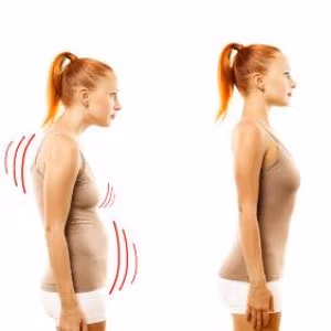Mauvaise et bonne posture d'une jeune femme vue de profil