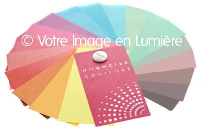 Nuancier de couleurs de poche sur-mesure unique © Votre Image en Lumière.