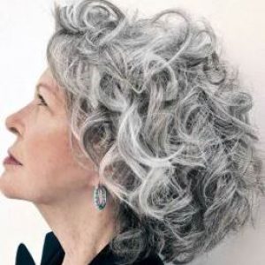 Coupe - cheveux gris boucles