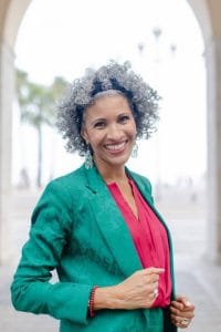 Présentation de Pascale Loko, coach en image holistique et communication non verbale