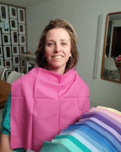 Geneviève en séance de colorimétrie en présentiel